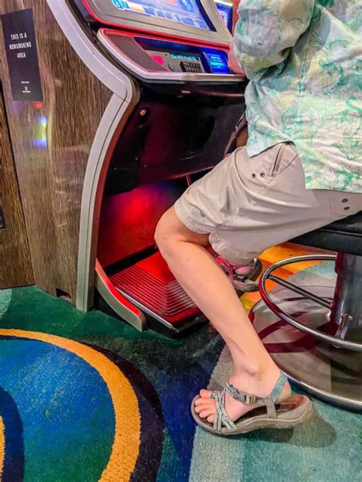 Can you wear shorts to a casino?