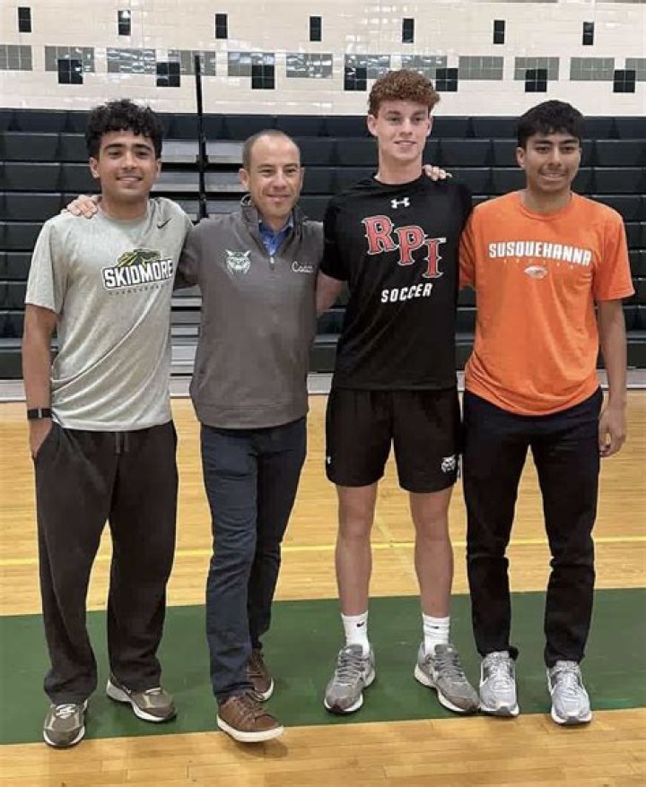 Do athletes commit to D3 schools?
