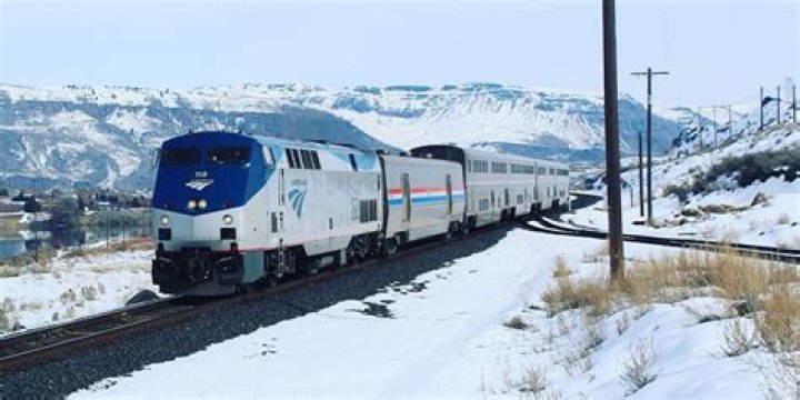 Does Amtrak run at night?