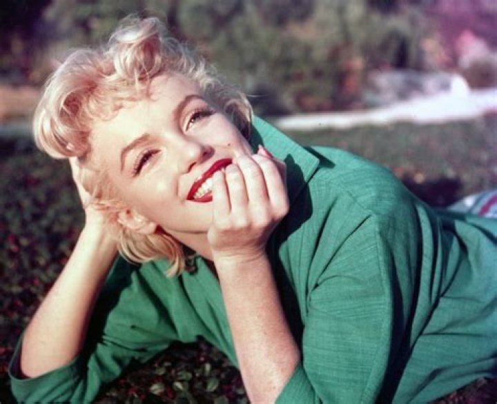 How did Marilyn Monroe do her nails?
