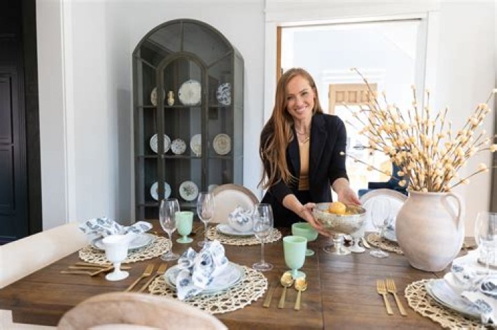 Is Austin related to Mina on Good Bones?