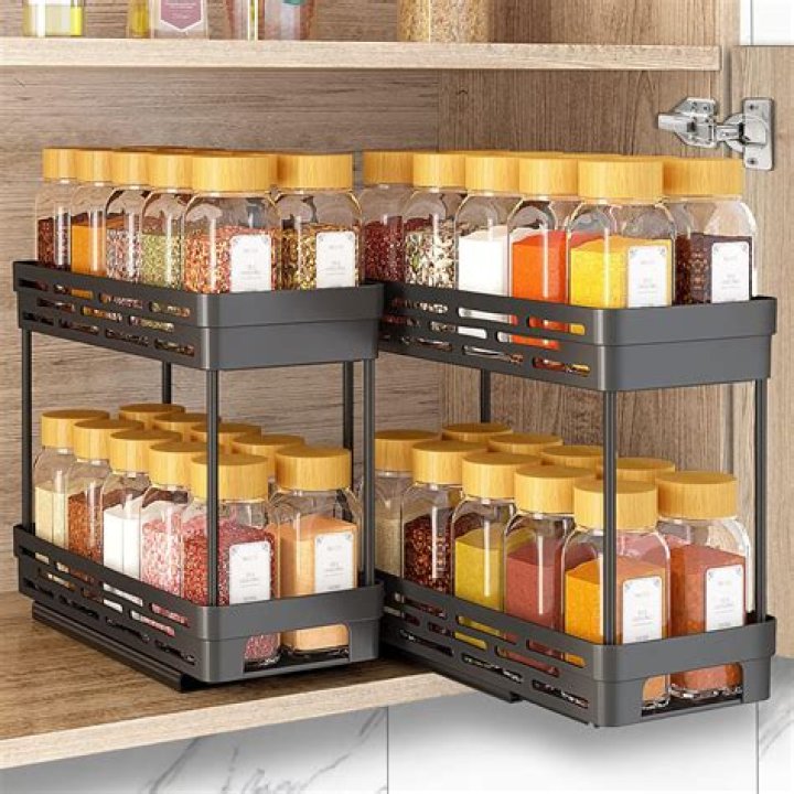 Is it better to store spices in glass or plastic?