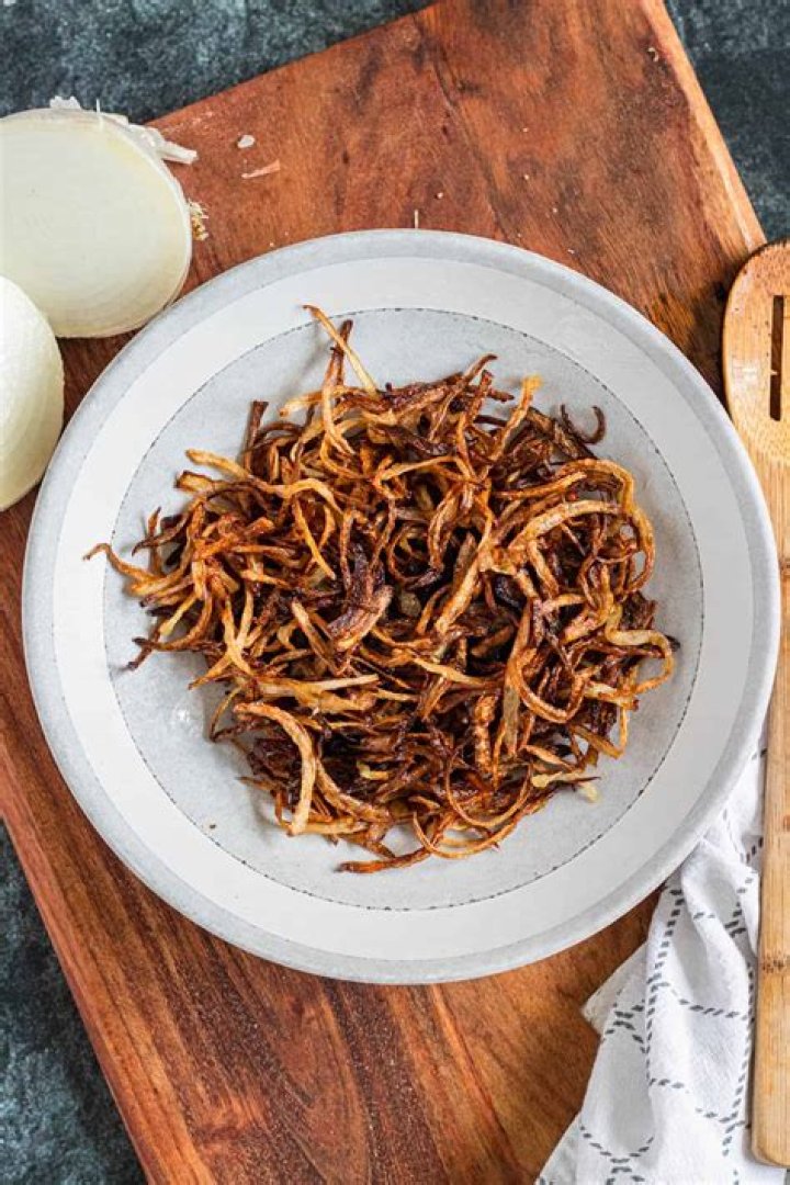 Should you fry onions before putting on pizza?