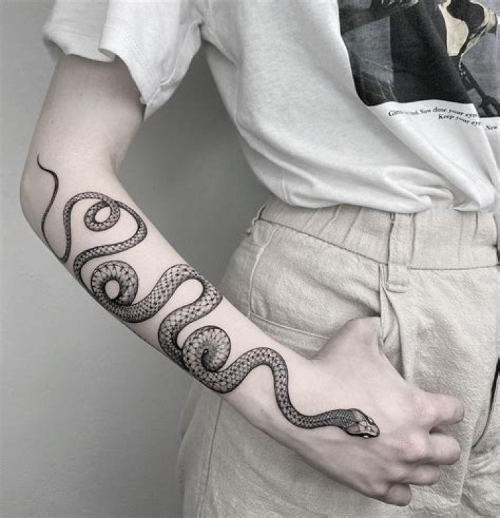 What does snake tattoo mean?