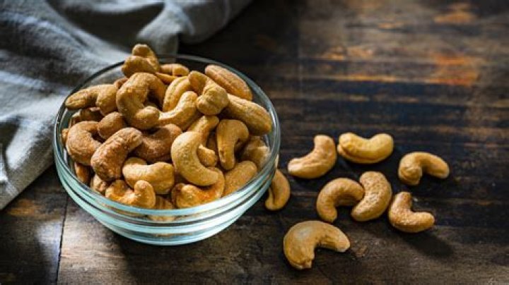 What happens if you eat cashews everyday?