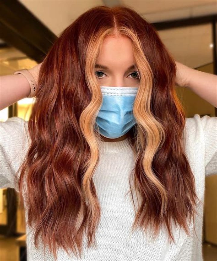 What is a money piece hair Colour?