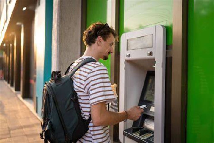What is the cheapest way to withdraw money abroad?