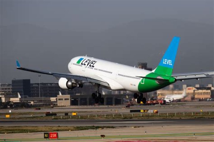 What is the hardest aircraft to land?
