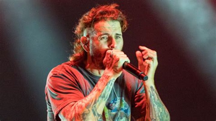Who is the lead singer of sevenfold?