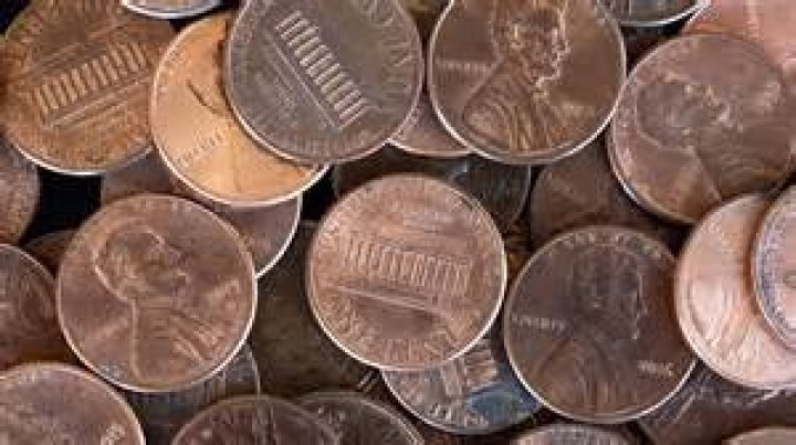 Why did Della save pennies?